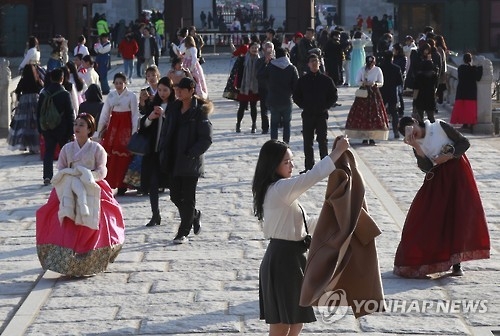 충북 포근한 날씨…낮 기온 8~10도 - 1