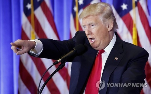 첫 회견하는 트럼프