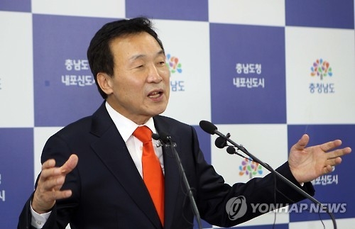 기자회견하는 손학규