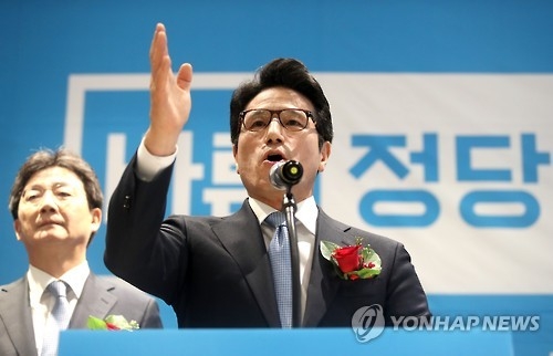 정병국 "문재인 '사탕발림' 일자리 공약은 대국민 사기" - 1