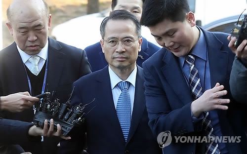 헌재 출석하는 김규현 외교안보수석(서울=연합뉴스) 한상균 기자 = 김규현 청와대 외교안보수석이 1일 오전 헌법재판소 박근혜 대통령 탄핵심판 10차 변론에 출석하고 있다. 2017.2.1xyz@yna.co.kr(끝)