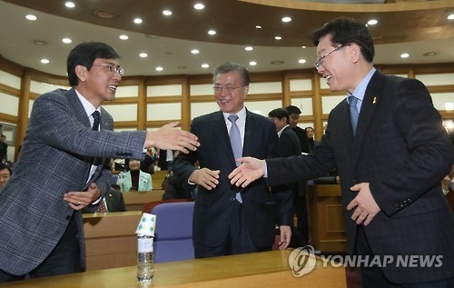 이재명·안희정, 文대세론 공격·'대연정' 충돌…불붙는 2위싸움 - 1