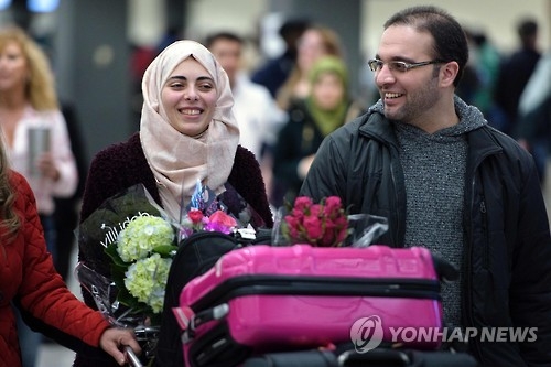 미 공항에 들어오는 시리아 출신 입국자