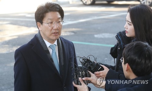 변론 참석하는 권성동 위원장(서울=연합뉴스) 한상균 기자 = 1일 오전 헌법재판소에서 열린 박근혜 대통령 탄핵심판 10차 변론에 권성동 국회 탄핵소추위원장이 참석하고 있다. 2017.2.1xyz@yna.co.kr(끝)