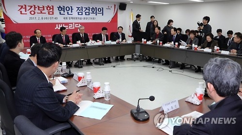 與 "건보료 개편 일정 앞당겨야"…정부 "긍정 검토" - 1