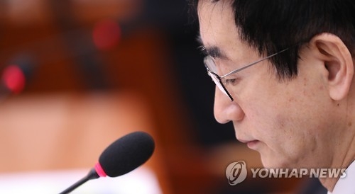 난처한 교육부 장관