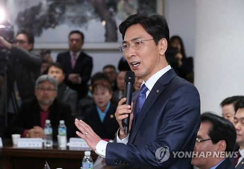 지지율 급등 안희정, '文대세론' 깨나…민주 경선구도 '출렁'(종합) - 1