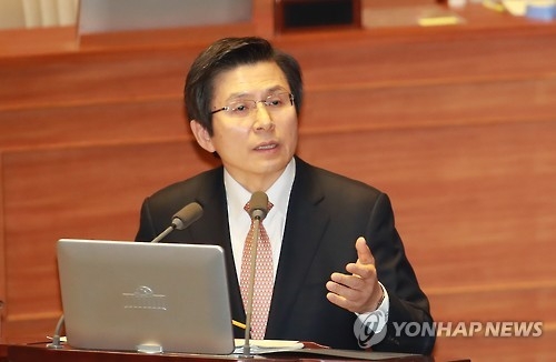 황교안, '출마하냐' 질문 세례에도 "국정안정" 요지부동 - 1