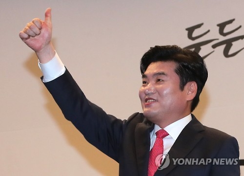 원유철, 여야 대선주자에 '헌재결정 승복 합동서약' 제안 - 1