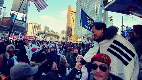 태극기 집회 참석한 새누리당 김진태 의원(페이스북 캡처)
