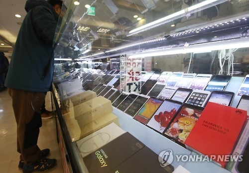"갤럭시S8랑 G6는 언제 나오나요?"…대기 수요 눈덩이 - 1