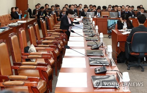 2월국회 사흘째 '반쪽'…여야, 공방만 하고 정상화는 실패(종합) - 1
