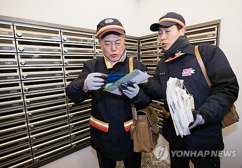 文, 안희정 견제하며 일자리행보…'준비·안정감' 부각 - 2