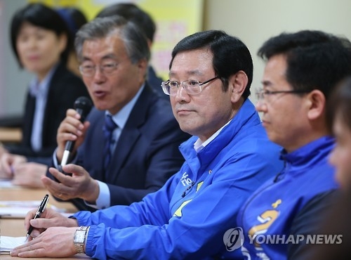 文, 비상경제대책단 가동…단장에 이용섭 前의원 - 1