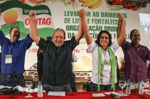 전국농업노동자회의에 참석한 룰라(왼쪽에서 두 번째)