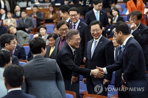 文, 이승만·박정희 묘역 참배…본선 첫 행보는 '통합'(종합) - 2