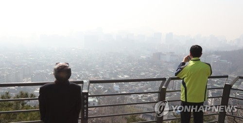 미세먼지로 보이지 않는 '봄'