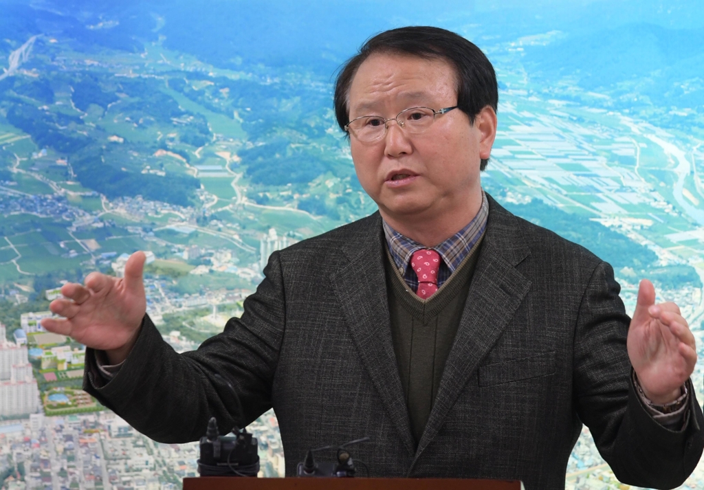 양동인 거창군수 "구치소부지이전위 구성"