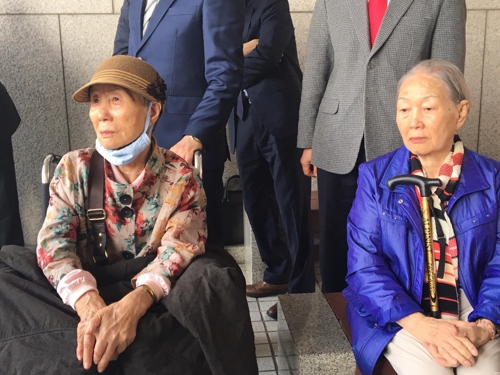 근로정신대 2차 소송 당사자 김재림(오른쪽), 심선애 할머니