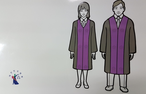 양성평등 가이드북(서울=연합뉴스) 방현덕 기자 = 전국 30여 개 법원은 10일부터 '양성평등 담당법관 제도'를 실시하고 담당 판사를 지정했다. 사진은 법원행정처 양성평등연구반이 내놓은 양성평등 가이드북 표지. banghd@yna.co.kr (끝)