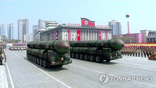 (서울=연합뉴스) 북한 조선중앙TV가 김일성 주석의 105번째 생일(태양절)을 맞아 15일 평양 김일성광장에서 진행중인 열병식에 신형 ICBM으로 추정되는 미사일이 처음으로 공개됐다. 