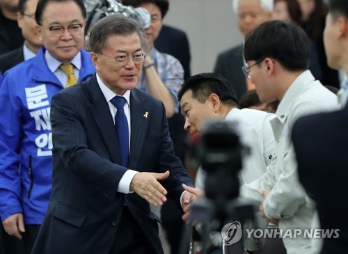 文, 거침없는 '영토 확장'…누구까지 손잡을까 - 1