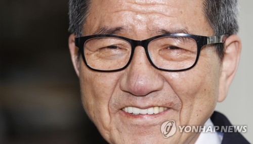 미소 짓는 황필상 전 대표