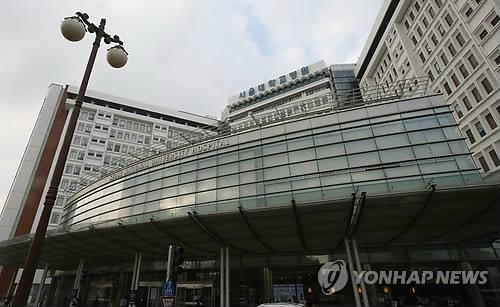 서울대병원 교수들, 선배 퇴임선물 했다가 청탁금지법 위반 - 1