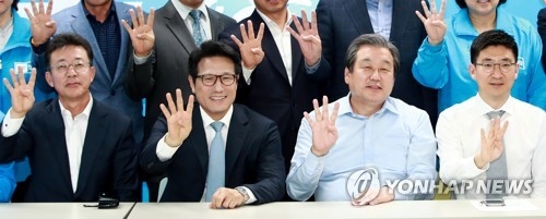 '창당 100일' 맞은 바른정당…탈당사태 '전화위복'할까 - 1