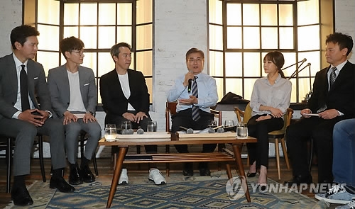 김민종·이특 만난 文 "한류 지원·육성"…'문화 대통령' 부각 - 1