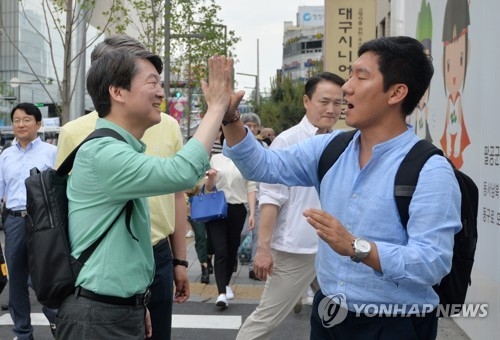 안철수 도보유세 페이스북 라이브로 보니…5년前 청춘멘토 연상 - 1