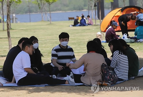 미세먼지로 뒤덮인 충북…주요 유원지 '한산' - 1