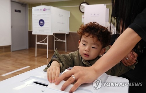 대선 투표율 오후 7시 75.1%…18대 최종투표율 보다 0.7%p 낮아 - 1