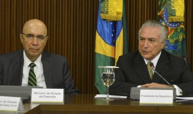 브라질의 테메르 대통령(오른쪽)과 엔히키 메이렐리스 재무장관