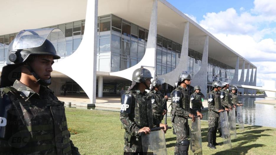 브라질리아 대통령궁 주변에 대한 경계가 대폭 강화됐다.