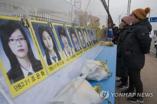 기다림 이어가는 세월호 미수습자 가족들.