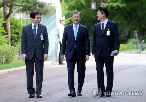 "文대통령 직무수행 잘할 것 88%…민주당 지지율 51%"<갤럽>(종합) - 1