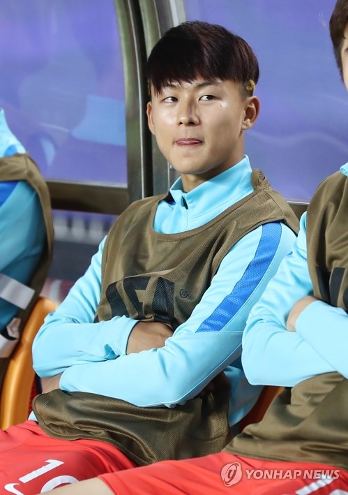 벤치에 앉은 이승우