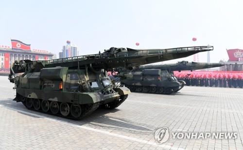 4월 열병식에 공개된 카나드 달린 스커드 미사일