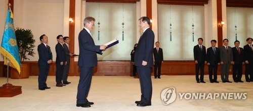 文대통령, 국정원 '속살' 아는 수뇌부에 국정원 개혁 맡겨 - 1