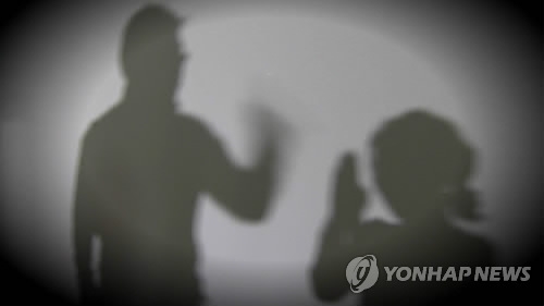 "말 안듣는다" 딸 차로 치고 아내 학대한 가장 징역3년 - 1