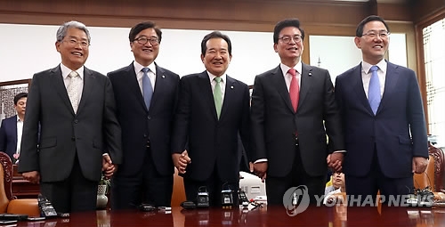 내일 정 의장-여야 원내대표 정례회동…한국당 불참 - 1