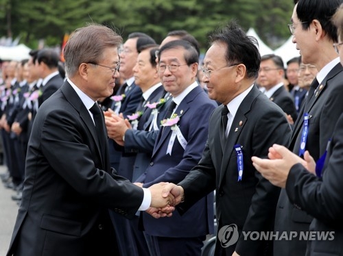 문 대통령과 경제부총리