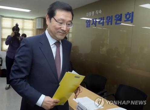 이용섭 "근로자 처우개선 중요하지만, 소상공인 고통늘면 안돼"(종합) - 1