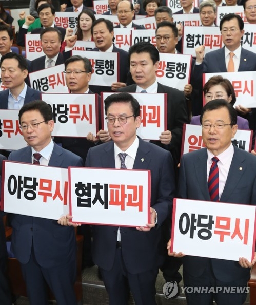 한국당, 부글부글 끓지만 청문회 보이콧까지는 부담(종합) - 1