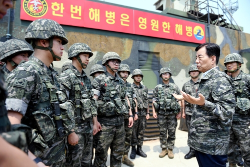 한민구 국방장관, 제2해병사단 방문