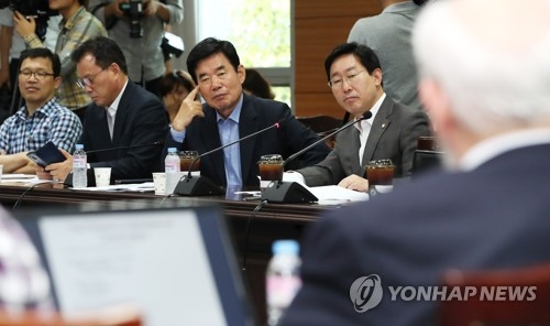 '석학' 가이 피터스 "시민참여 제도화가 촛불혁명 後 과제" - 2