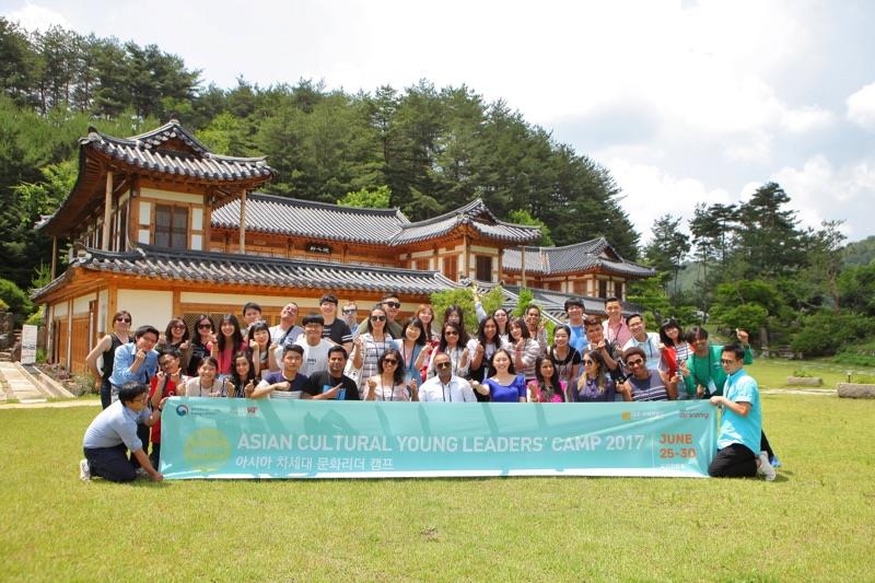 한국국제교류재단은 25∼29일 서울과 평창 등지에서 '2017 차세대 아시아 문화 리더 캠프'를 열었다. 캠프에는 파키스탄 방송국 리포터인 포지아 아르파 씨 등 21개국에서 21명의 미디어 분야 전문가들이 참석했다.