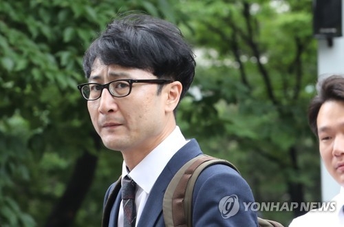 법정 향하는 이준서