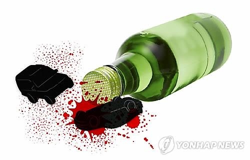 만취 40대 승합차 몰다 살수차 들이받아…1명 부상 - 1